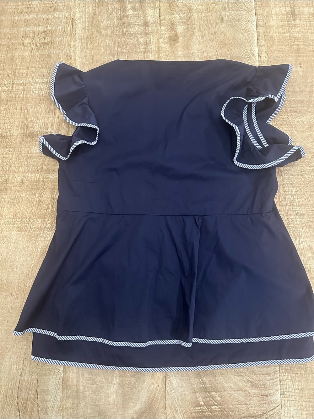 Vineyard Vines Navy Ruffle Peplum Top | Size M | Seersucker Trim - Picture 8 of 16